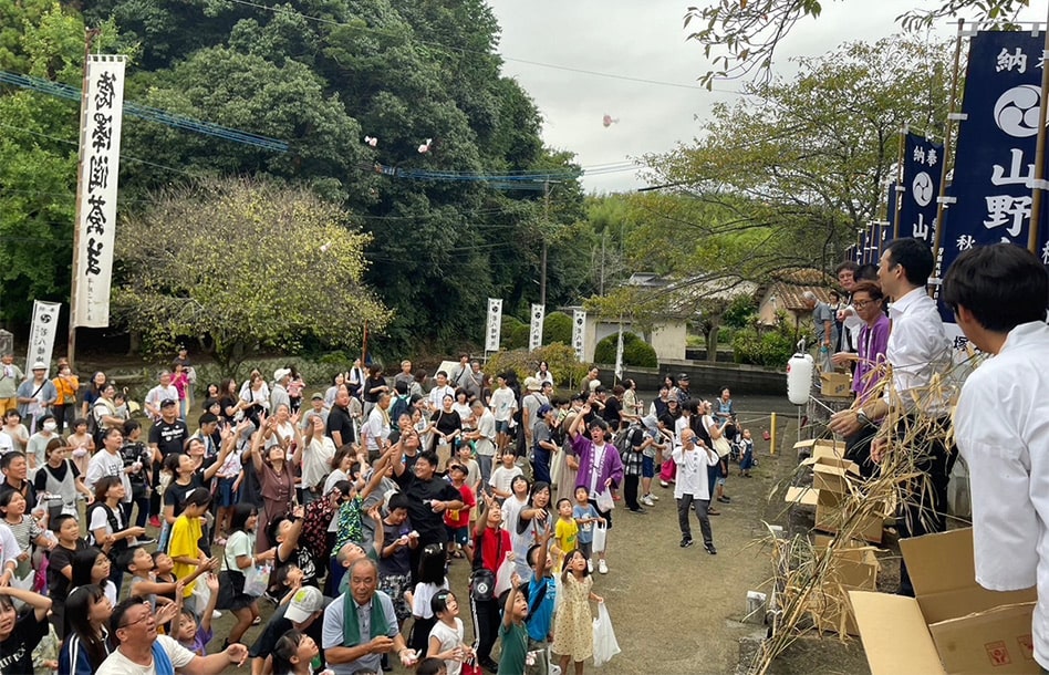 山野ん楽　家内安全・五穀豊穣　餅まき